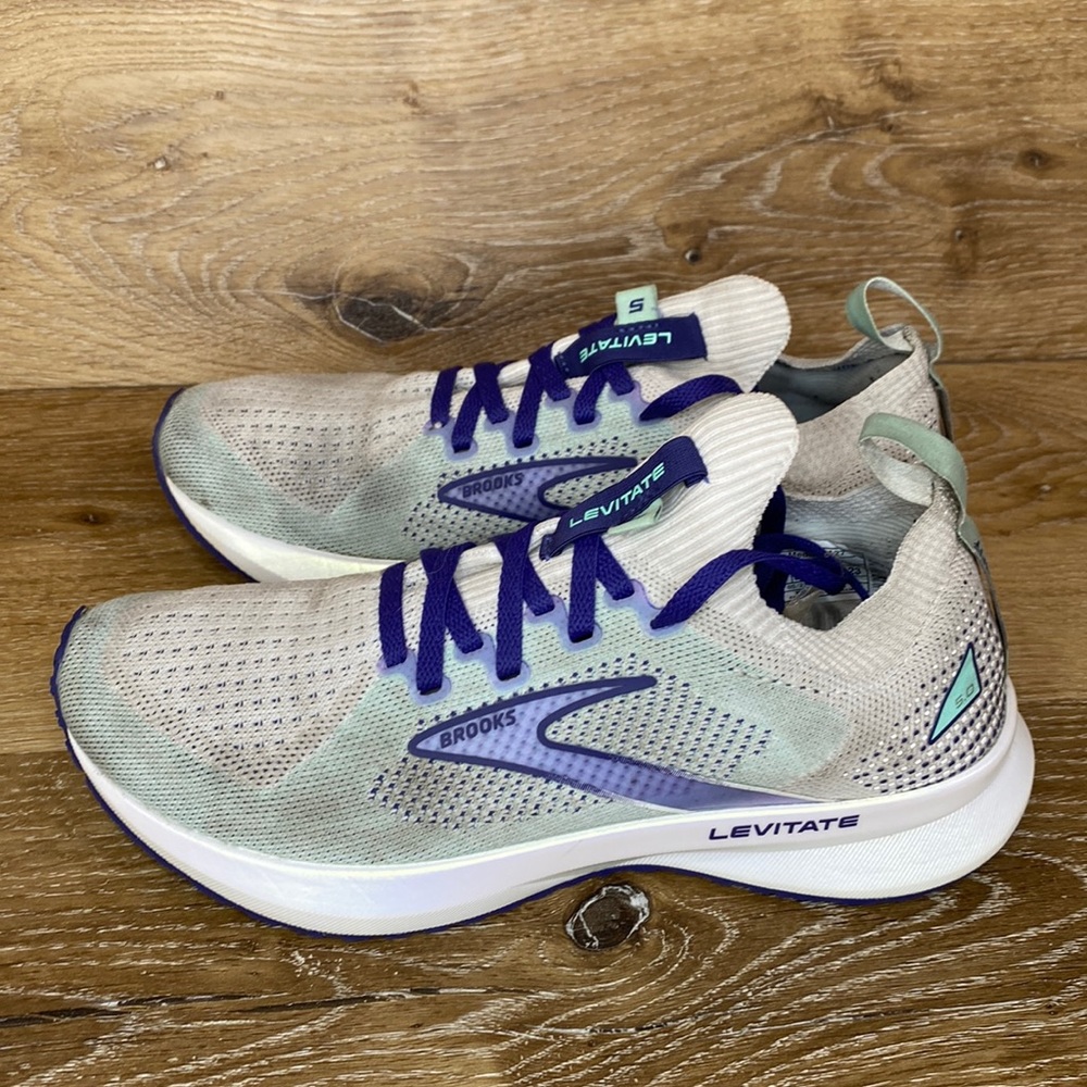Brooks Levitate 5 Size 6 Medium(B)